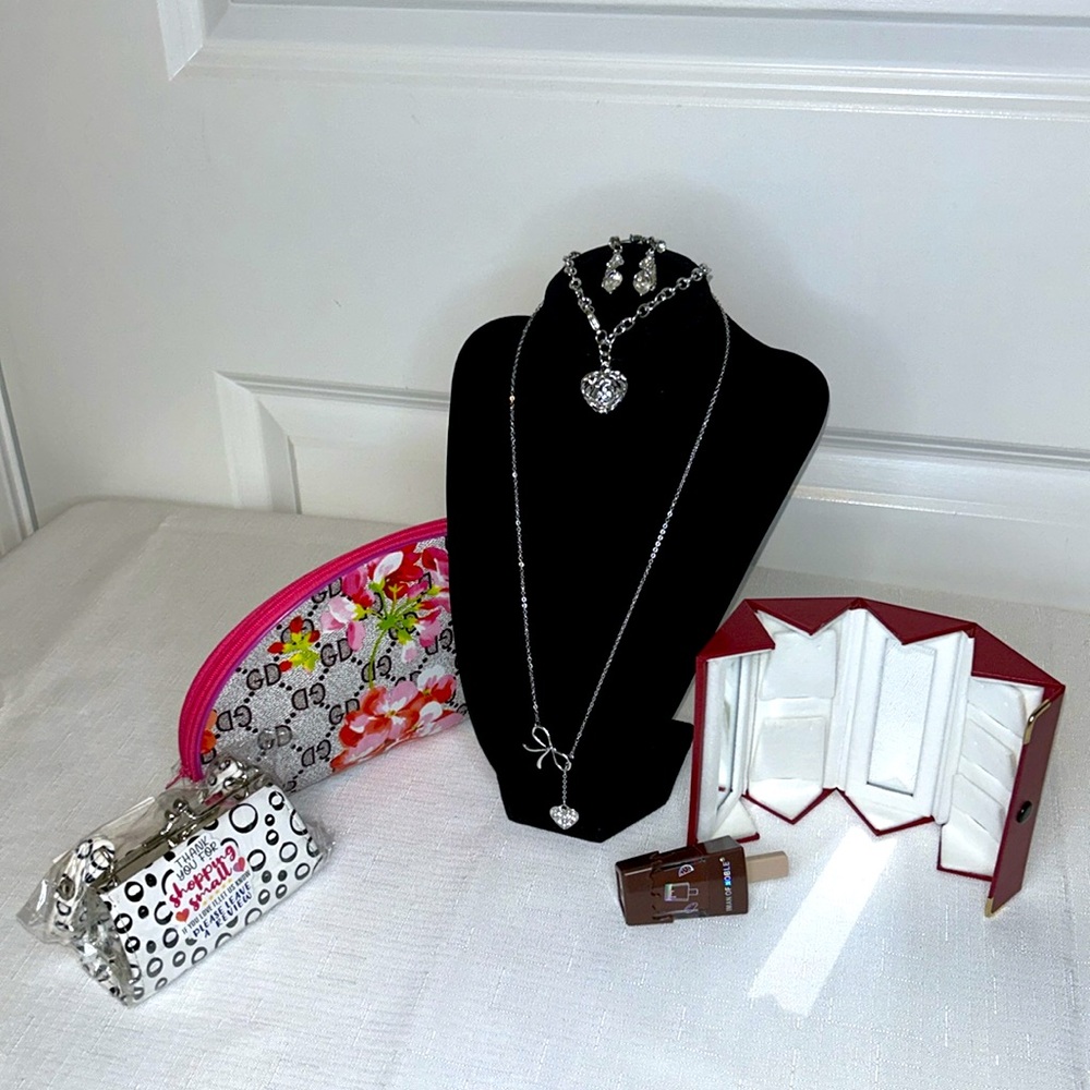 Holly-Day Good-Day Bag | Swarovski Bracelet, Necklace & Earrings | Win MK Erin